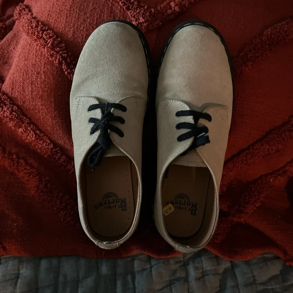 Dr. Martens Tan and Black Oxfords Classic Style - Picture 1 of 3